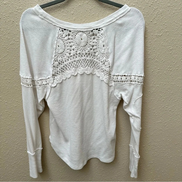 free people white luella tee ivory crochet thermal waffle boho elbow patch M - Picture 9 of 10